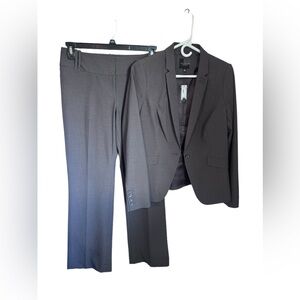 The Limited Collection 2 pc Pants Suit size 8/10 NWT